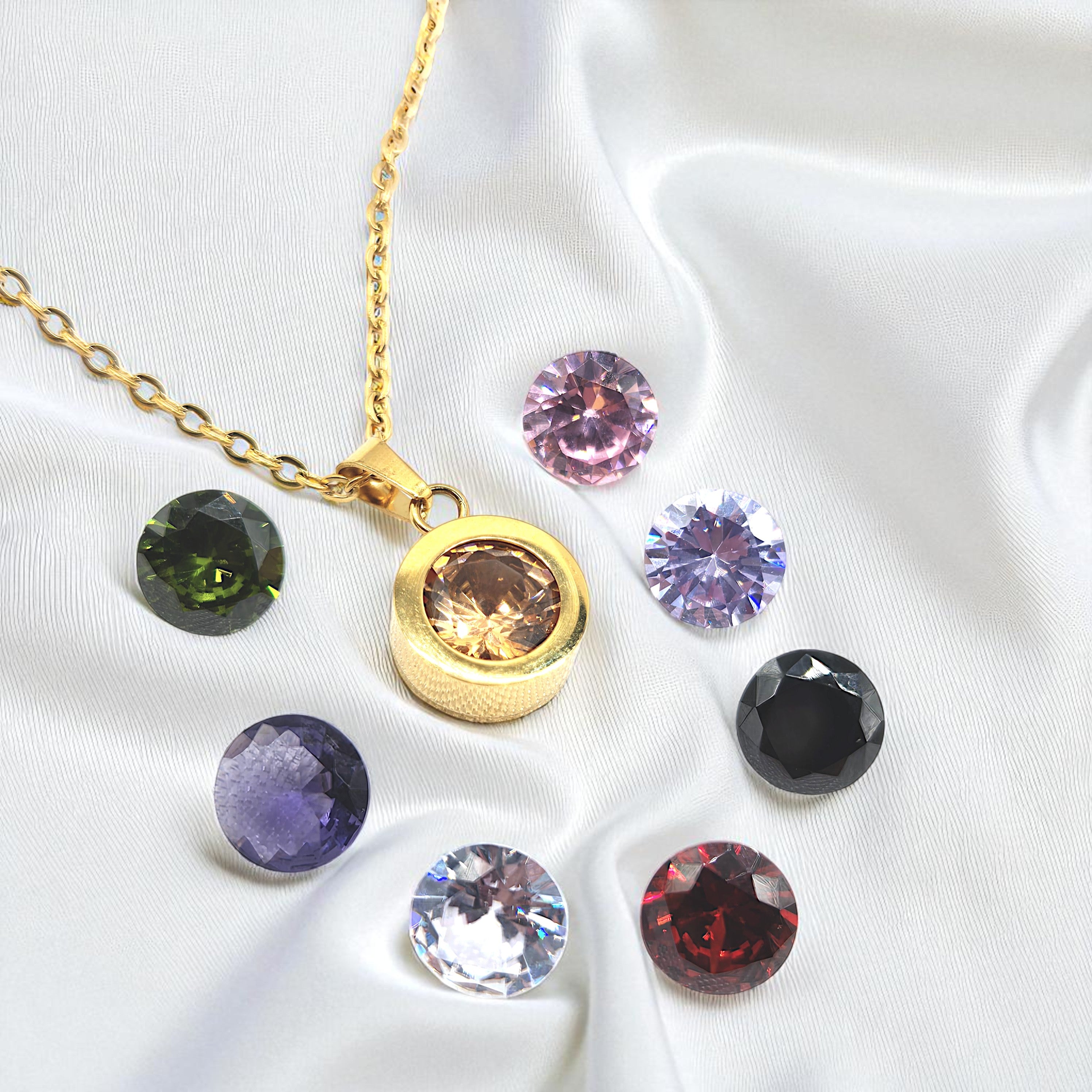 Colar Cloé Dourado + Brinde