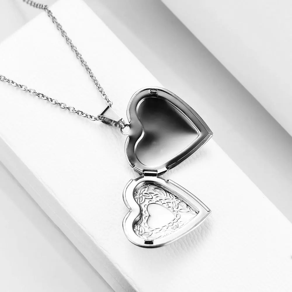 Colar Relicário Amor Eterno com 2 fotos
